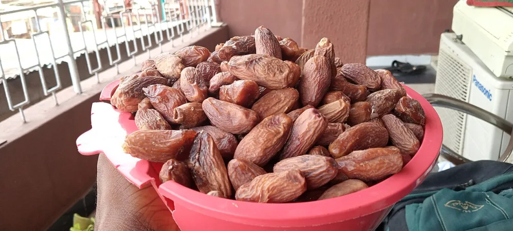 Kandungan Gizi & Kalori Kurma: Tabel per Butir, per 100 g, dan Berapa Butir Sehari