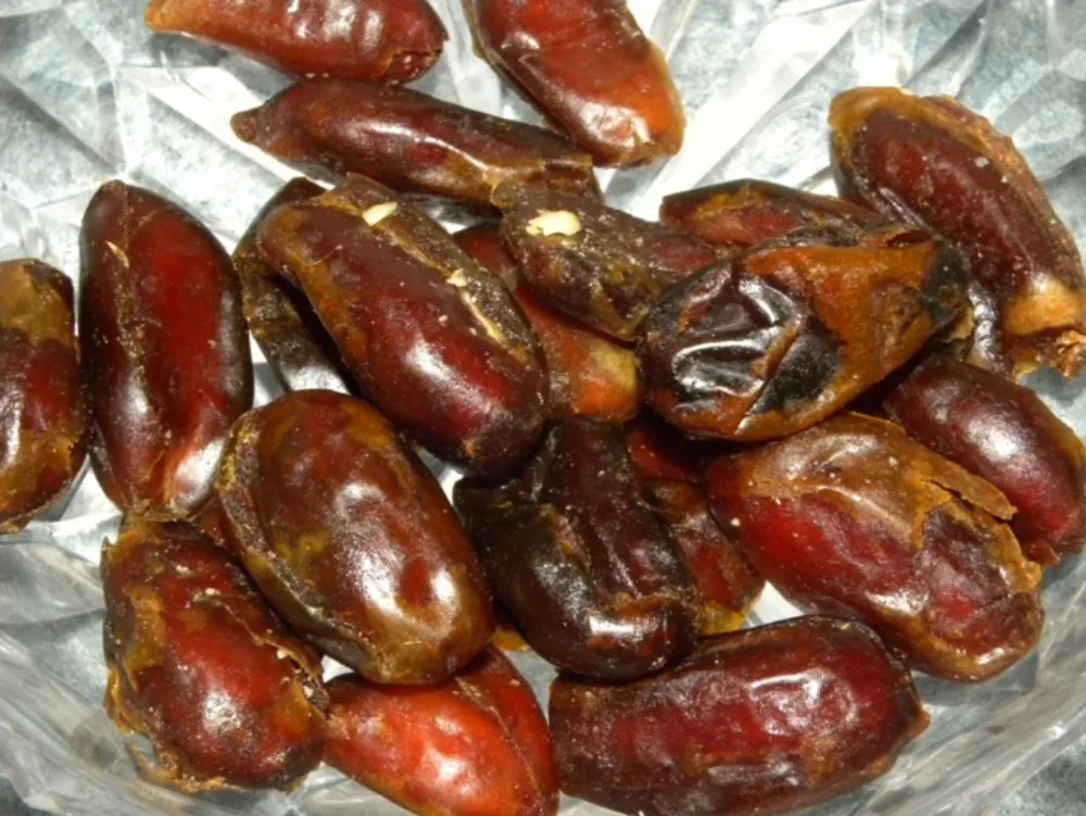 Apakah Penderita Diabetes Boleh Makan Kurma? Jawaban Berdasarkan Indeks Glikemik & 2 Studi Klinis